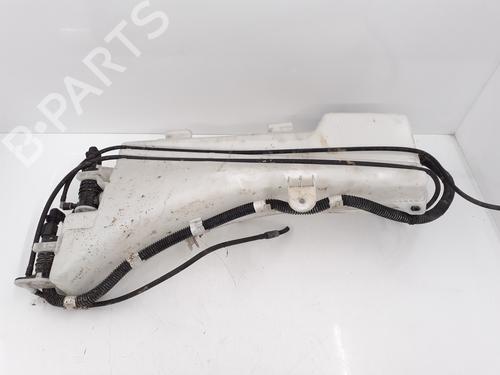 Used Windscreen washer tank Windscreen washer tank DS DS 7 (J4_, JC_) E-TENSE 4x4 300 (J45GBU) (299 hp) 33174116 33174116