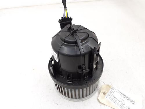 Used Heater blower motor LAND ROVER DISCOVERY SPORT (L550) 2.0 D150 MHEV 4x4 (150 hp) 24785944