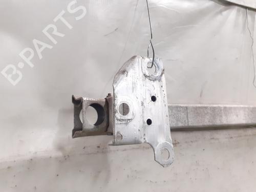 Used Front bumper reinforcement Front bumper reinforcement 31041588 31041588