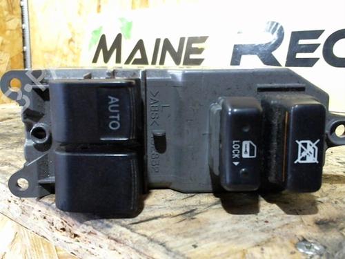 Used Switch Switch TOYOTA YARIS (_P9_) 1.4 D-4D (NLP90_, NLP90R) (90 hp) 25359683 25359683