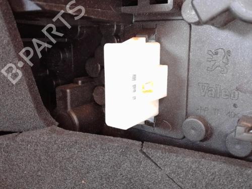 Used Right taillight PEUGEOT 407 (6D_) 2.0 HDi 135 (6DRHRH, 6DRHRE, 6DRHRG, 6DRHRJ) (136 hp) 25373112