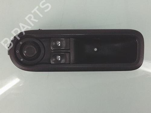 Used Left front window switch RENAULT CLIO III (BR0/1, CR0/1) 1.5 dCi (C/BR0G, C/BR1G) (68 hp) 25356629