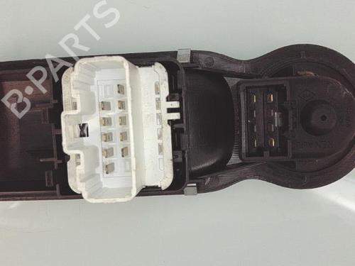 Used Left front window switch Left front window switch RENAULT MODUS / GRAND MODUS (F/JP0_) 1.5 dCi (FP0D, JP0D) (82 hp) 25367938 25367938