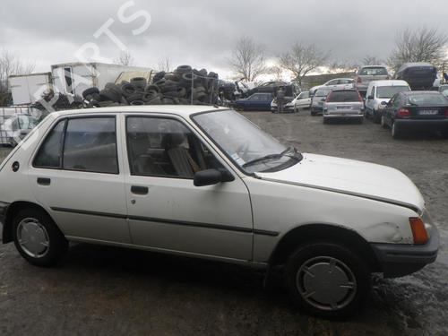 Left mirror PEUGEOT 205 II (20A/C) 1.7 Diesel | BP25369611C26