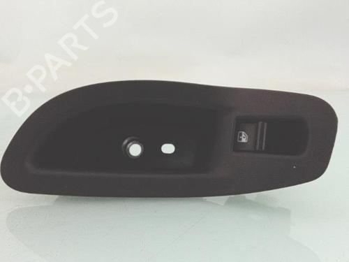 Interrupteur de vitre arrière droite FIAT 500X (334_) 1.6 D Multijet (334AXA1B, 334AXA11) (120 hp) 30528755