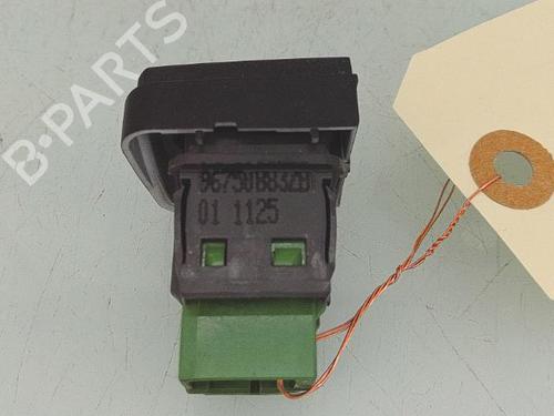 Used Switch Switch PEUGEOT 208 I (CA_, CC_) 1.2 VTI 82 (82 hp) 28680820 28680820