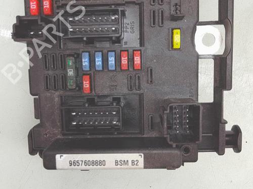 Used Fuse box Fuse box 39488574 39488574