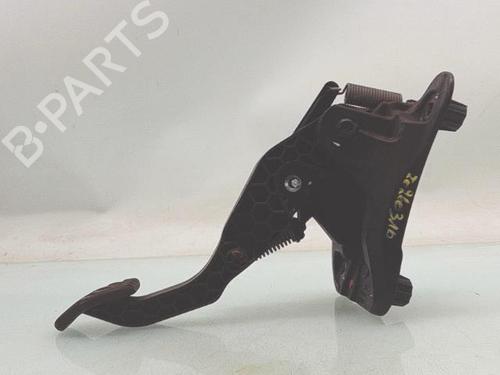 Clutch pedal RENAULT CLIO V (B7_) 1.0 TCe 100 (B7MT) | BP38746207I13 - Image 1