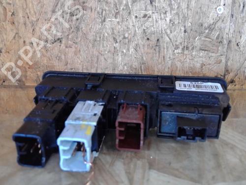 Used Switch Switch HYUNDAI ix35 (LM, EL, ELH) 2.0 CRDi (136 hp) 25358721 25358721