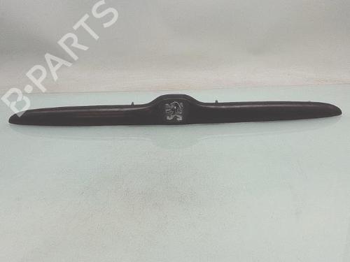 Used Tailgate trim PEUGEOT 206 Hatchback (2A/C) 1.4 i (75 hp) 31873294