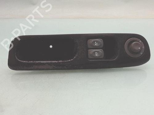 Used Left front window switch RENAULT TWINGO I (C06_) 1.2 16V (C060) (60 hp) 31662592