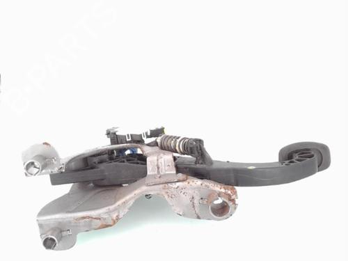 Used Clutch pedal RENAULT SCÉNIC III (JZ0/1_) 1.5 dCi (110 hp) 25361846