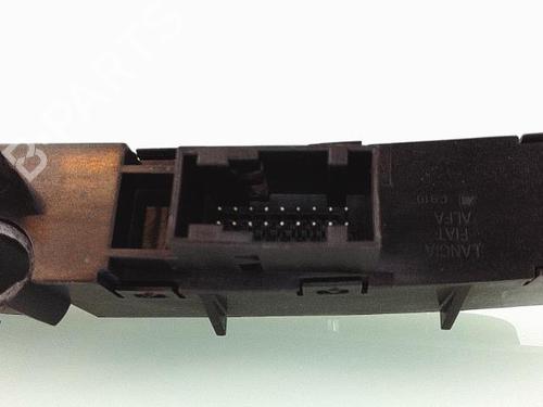 Used Warning switch Warning switch FIAT 500L (351_, 352_) 1.3 D Multijet (199LXY1A, 199LXY11) (84 hp) 25368099 25368099