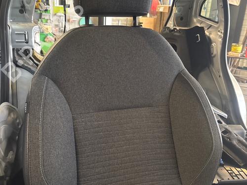 Right front seat CITROËN C3 II (SC_) 1.2 VTi 82 | BP39583328C16 - Image 3