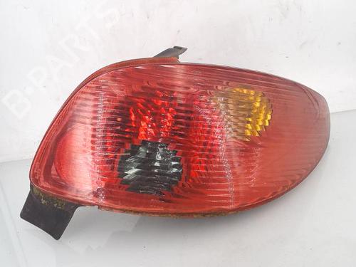 Używane Lampa tylna prawa PEUGEOT 206 Hatchback (2A/C) 1.4 i (75 hp) 25360222