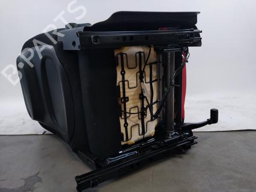 right-front-seat-fiat-500l-351_-352_-2012-25368090 main image