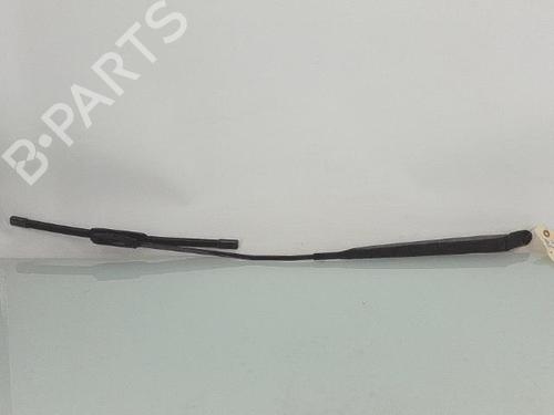 Used Front windshield wiper arm RENAULT CLIO III (BR0/1, CR0/1) 1.2 16V (BR02, BR0J, BR11, CR02, CR0J, CR11) (75 hp) 26580737