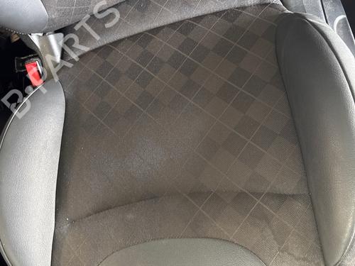 left-front-seat-fiat-500l-351_-352_-2012-38009812 main image