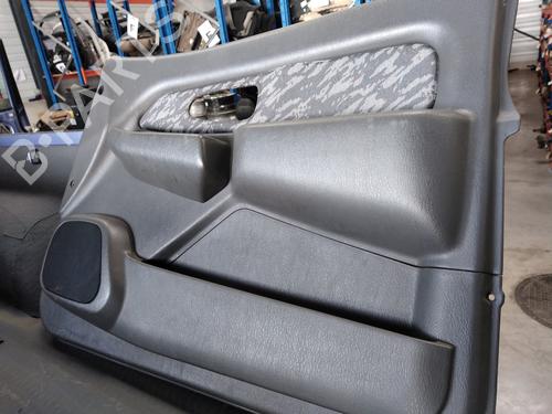 Høyre frontpanel Høyre frontpanel MITSUBISHI L200 (K7_T, K6_T, K5_T) 2.5 TD 4WD (K74T) (99 hp) 36025450 36025450