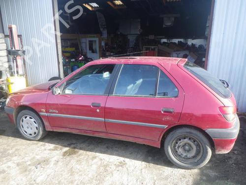 Left taillight PEUGEOT 306 Hatchback (7A, 7C, N3, N5) 1.4 | BP25361318C34