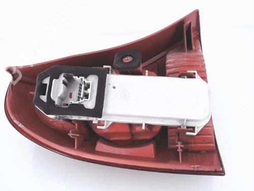 Feu arrière droit RENAULT CLIO II (BB_, CB_) 1.5 dCi (B/C2J) (68 hp) 25369567
