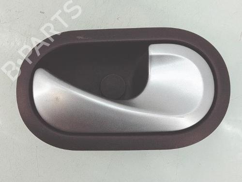 Højre bagtil invendig håndtag RENAULT CLIO III (BR0/1, CR0/1) 1.5 dCi (BR17, CR17) (86 hp) 30590915