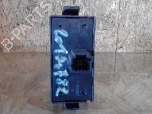 Used Warning switch DACIA SANDERO II TCe 90 (B8M1, B8MA, B8AC) (90 hp) 25358438