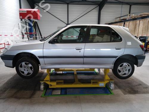 Left front indicator PEUGEOT 306 Hatchback (7A, 7C, N3, N5) 1.8 | BP25350818C32 