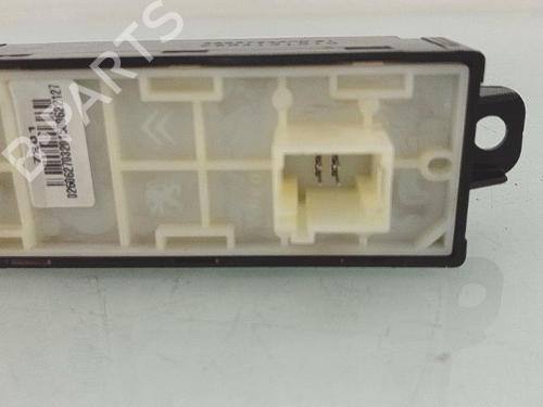 Used Switch Switch PEUGEOT 208 I (CA_, CC_) 1.2 VTI 82 (82 hp) 28680811 28680811