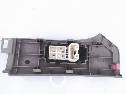 Right front window switch TOYOTA YARIS (_P9_) 1.4 D-4D (NLP90_, NLP90R) | BP25355308I26 