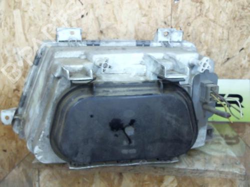 Used Right headlight MERCEDES-BENZ SPRINTER 2-t Van (B901, B902) 208 D (901.361, 901.362, 902.361, 902.362) (79 hp) 25359586