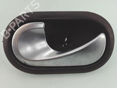 Venstre foran invendig håndtak RENAULT MEGANE II (BM0/1_, CM0/1_) 1.5 dCi (BM02, BM13, BM2A, CM02, CM13) (101 hp) 28813616