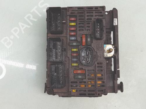 Used Fuse box Fuse box 39468659 39468659