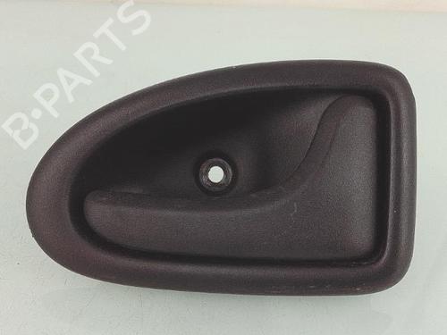 Maneta interior delantera derecha RENAULT CLIO II (BB_, CB_) 1.5 dCi (B/C2J) (68 hp) 27617292