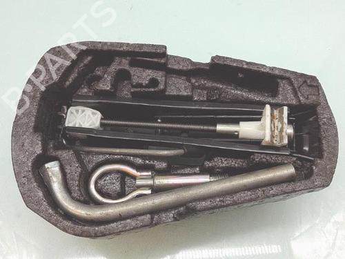 Used Jack Kit VW POLO V (6R1, 6C1) 1.2 TSI (105 hp) 31659980