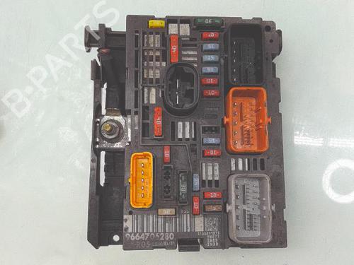 Used Fuse box CITROËN C4 I (LC_) 1.6 HDi (90 hp) 30726092