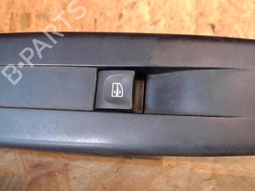 Used Right front window switch RENAULT MEGANE III Hatchback (BZ0/1_, B3_) 1.5 dCi (BZ09, BZ0D, BZ1W, BZ29, BZ14) (110 hp) 25365287
