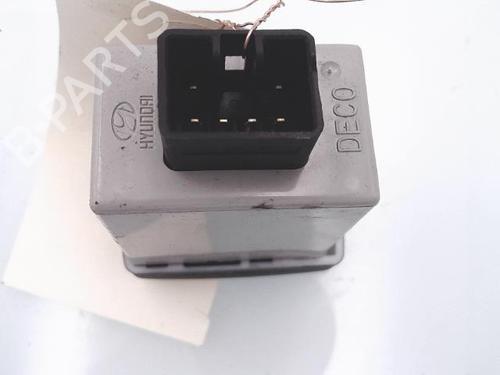 Used Headlight switch HYUNDAI H-1 / STAREX Bus (A1) 2.5 CRDi (140 hp) 25369158
