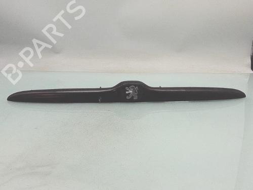 Used Tailgate trim PEUGEOT 206 Hatchback (2A/C) 1.4 i (75 hp) 31342431