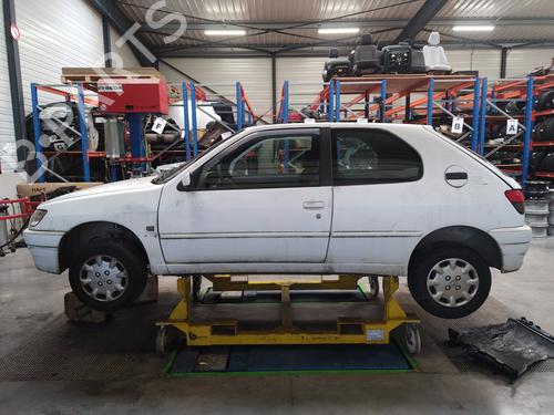 Fensterheber links vorne PEUGEOT 306 Hatchback (7A, 7C, N3, N5) 1.9 D | BP30486070C22