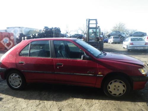 Left taillight PEUGEOT 306 Hatchback (7A, 7C, N3, N5) 1.4 | BP25361318C34