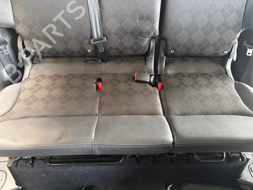 rear-seat-fiat-500l-351_-352_-2012-38009820 main image