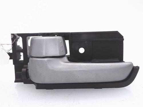 Used Rear left interior door handle Rear left interior door handle SUZUKI SWIFT III (MZ, EZ) 1.3 DDiS (RS413D) (75 hp) 25372293 25372293