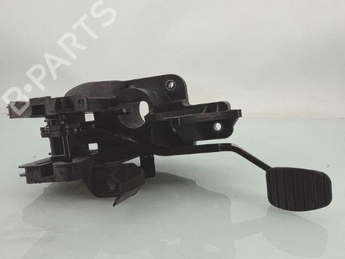 Used Break pedal RENAULT TWINGO III (BCM_, BCA_) 0.9 TCe 90 (BCM9, BCM2) (90 hp) 29477465