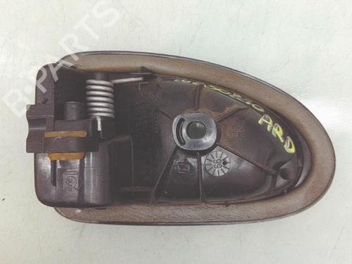 Højre bagtil invendig håndtag Højre bagtil invendig håndtag RENAULT CLIO I (B/C57_, 5/357_) [1990-1999] 34201956 34201956