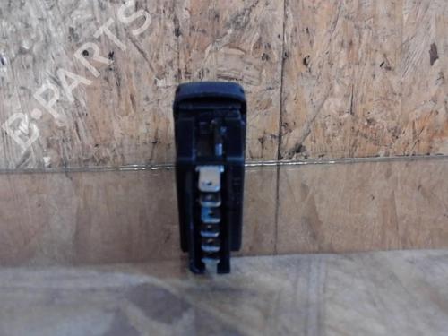 Used Left front window switch RENAULT MEGANE I Classic (LA0/1_) 1.4 16V (LA0D, LA1H, lA0W, LA10) (95 hp) 25358774