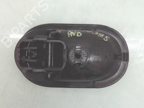 Højre fortil invendig håndtag Højre fortil invendig håndtag RENAULT CLIO III (BR0/1, CR0/1) 1.5 dCi (C/BR0G, C/BR1G) (68 hp) 34375418 34375418