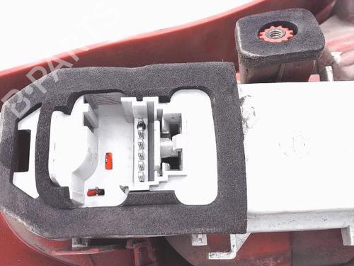Feu arrière droit RENAULT CLIO II (BB_, CB_) 1.5 dCi (B/CB07) (65 hp) 25350809