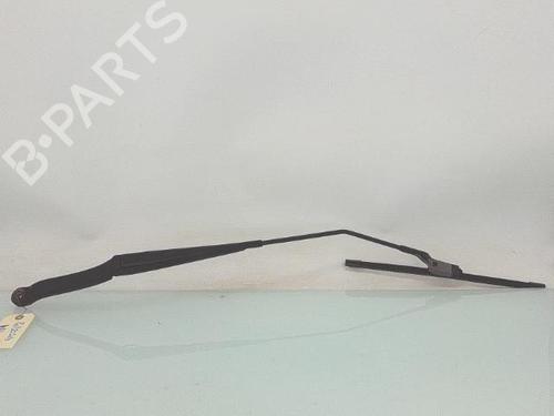 Used Front windshield wiper arm FIAT 500X (334_) 1.6 D Multijet (334AXA1B, 334AXA11) (120 hp) 30577951