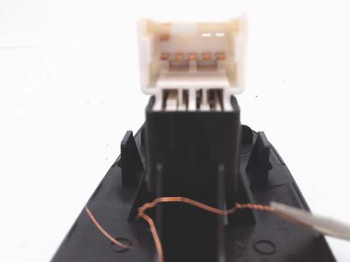 Used Right front window switch NISSAN ALMERA I Hatchback (N15) 2.0 D (75 hp) 25372682